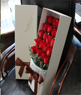 19 red roses gift box