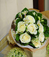 7 White Roses